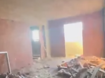 شقه للبيع في حمامات القبه متفرعاات شارع ابن سندر 140م