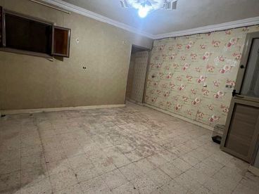 شقة للبيع – شارع عبدالله  المساحة: 120 متر الدور الأول أسانسير