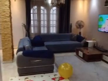 شقه للبيع ١٢٥ متر الدور العاشر برج واسانسبر ٣غرف ورسبش وحمام ومطبخ تشطيب ها ي لوكس فوقيها دورين شقه