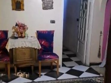شقة للبيع)) بموقع مميز جدًا في جسر السويس  العنوان: شارع عبد الحليم محمود،