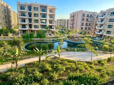 للبيع شقة 115 متر امام المطار في كمبوند تاج سيتي 