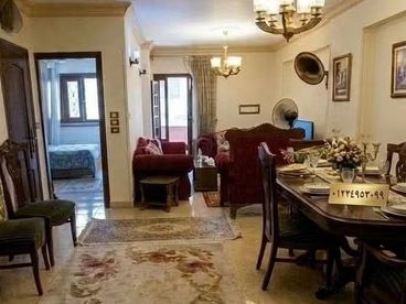لبيع شقه شارع الازهر من جمال عبد الناصر شارع حيوي جدآ  شغال ٢٤ ساعه