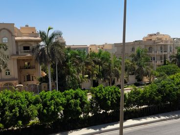 شقة للبيع في النرجس فيلات 3 – التجمع الخامس | 206 متر – أرض مسجلة وحصة 10% في الأرض | 8.5 مليون جنيه