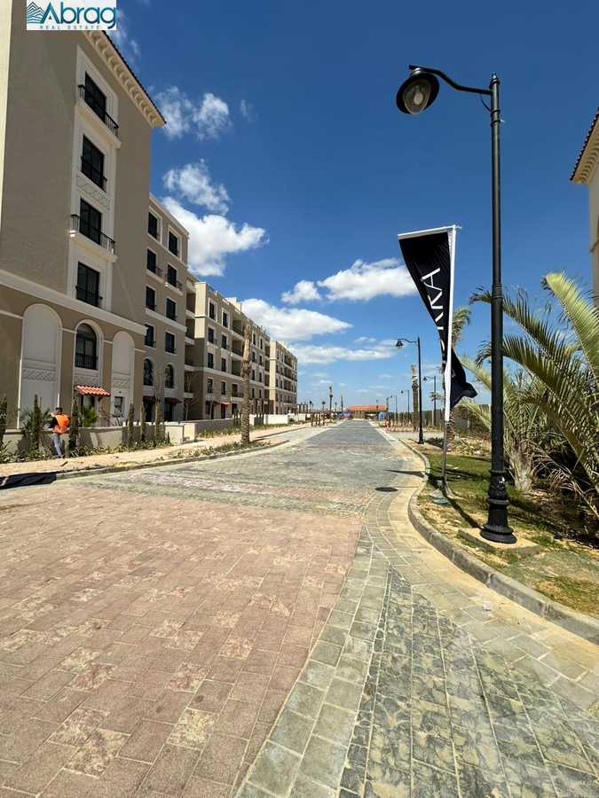 https://aqarmap.com.eg/ar/listing/4804333-for-sale-cairo-el-sheikh-zayed-city-compounds-kmbwnd-fyldj-wyst-dr-llttwyr