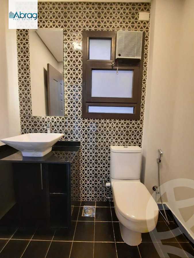 https://aqarmap.com.eg/ar/listing/5938238-for-sale-cairo-el-sheikh-zayed-city-compounds-kmbwnd-wyst-twn-swdyk