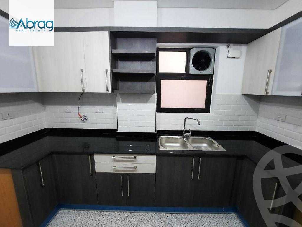 https://aqarmap.com.eg/ar/listing/5938238-for-sale-cairo-el-sheikh-zayed-city-compounds-kmbwnd-wyst-twn-swdyk
