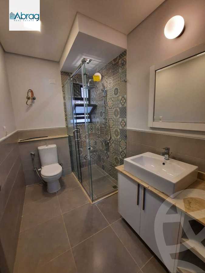 https://aqarmap.com.eg/ar/listing/5938238-for-sale-cairo-el-sheikh-zayed-city-compounds-kmbwnd-wyst-twn-swdyk