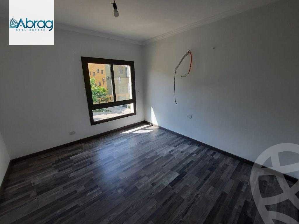 https://aqarmap.com.eg/ar/listing/5938238-for-sale-cairo-el-sheikh-zayed-city-compounds-kmbwnd-wyst-twn-swdyk