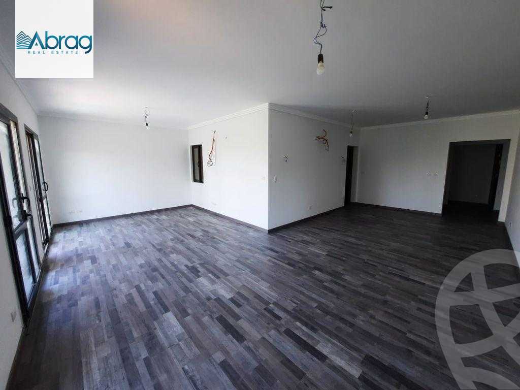 https://aqarmap.com.eg/ar/listing/5938238-for-sale-cairo-el-sheikh-zayed-city-compounds-kmbwnd-wyst-twn-swdyk