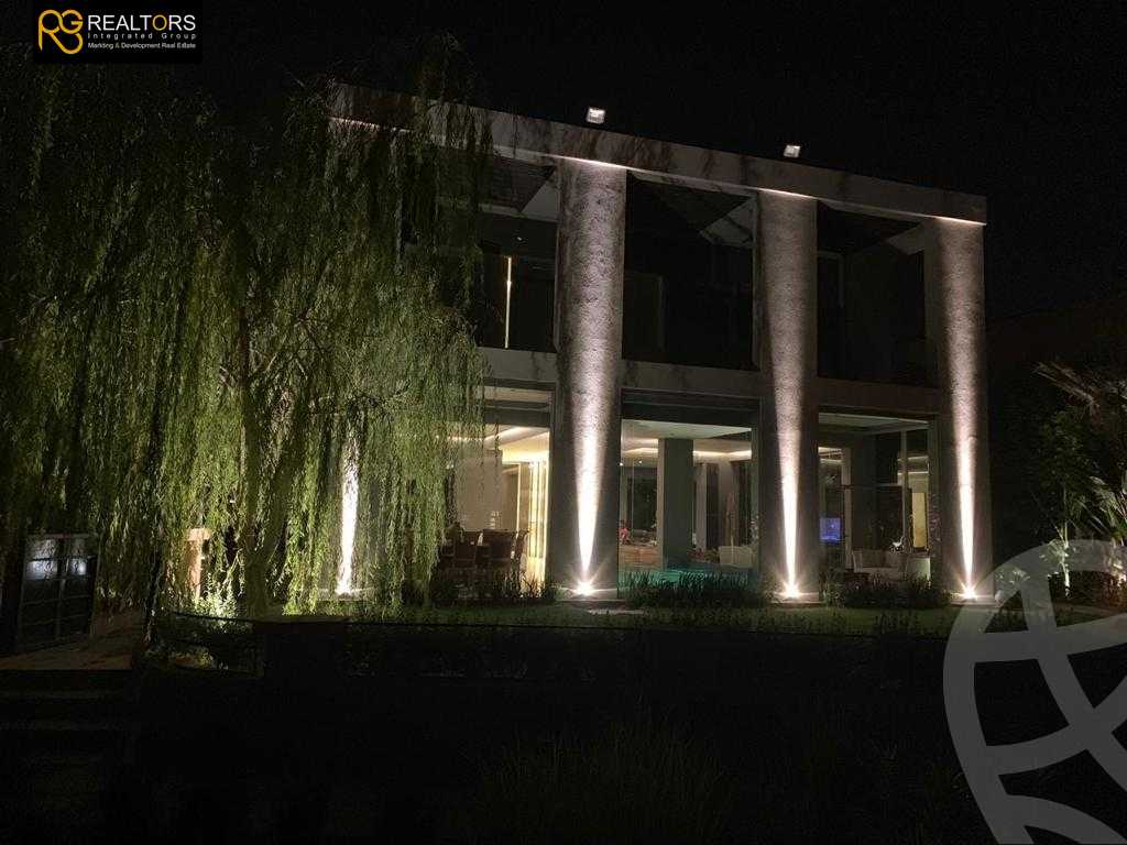 https://aqarmap.com.eg/ar/listing/3685896-for-sale-cairo-el-sheikh-zayed-city-compounds-kmbwnd-wyst-twn-swdyk