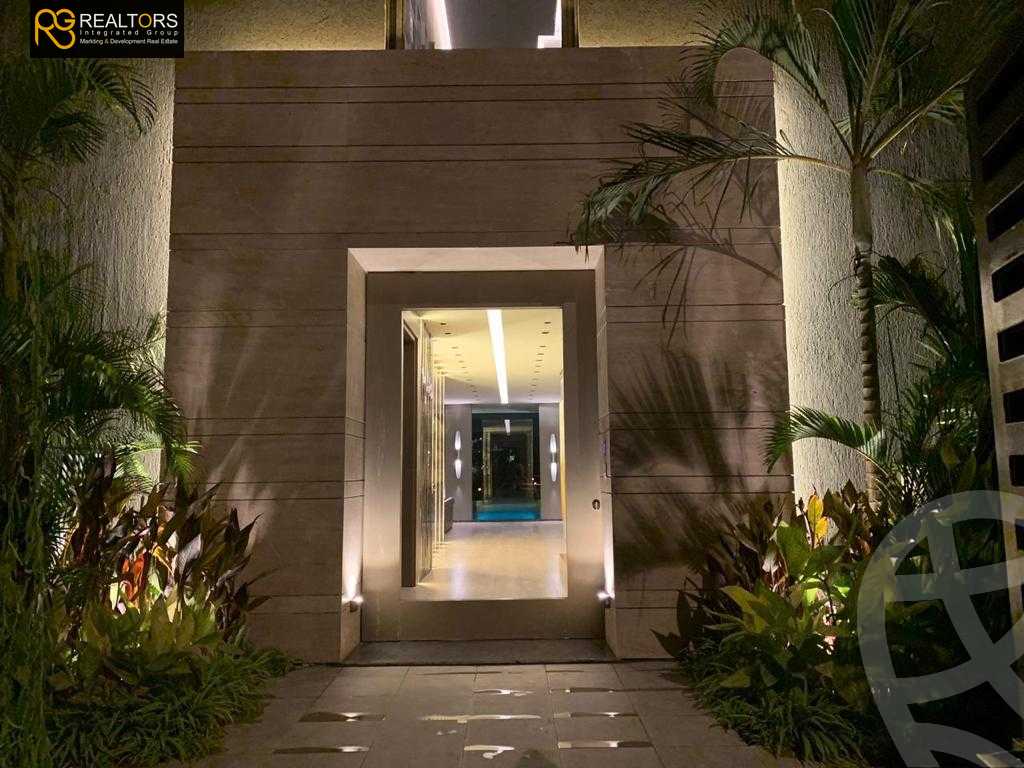 https://aqarmap.com.eg/ar/listing/3685896-for-sale-cairo-el-sheikh-zayed-city-compounds-kmbwnd-wyst-twn-swdyk