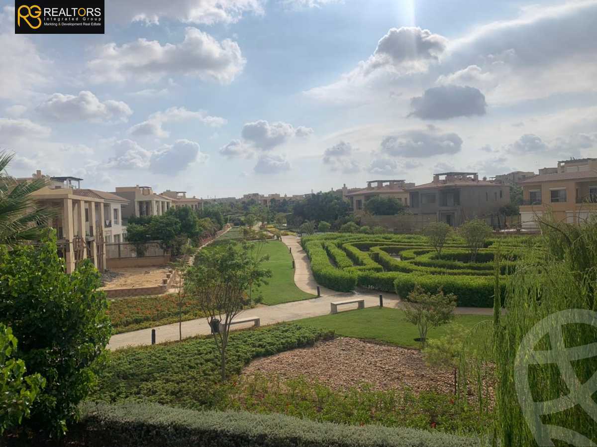 https://aqarmap.com.eg/ar/listing/3685896-for-sale-cairo-el-sheikh-zayed-city-compounds-kmbwnd-wyst-twn-swdyk