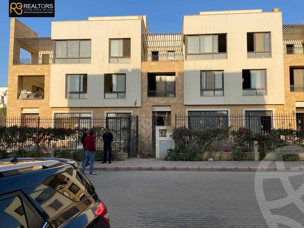 https://aqarmap.com.eg/ar/listing/3802487-for-sale-cairo-el-sheikh-zayed-city-compounds-kmbwnd-wyst-twn-swdyk