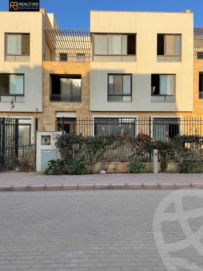 https://aqarmap.com.eg/ar/listing/3802487-for-sale-cairo-el-sheikh-zayed-city-compounds-kmbwnd-wyst-twn-swdyk