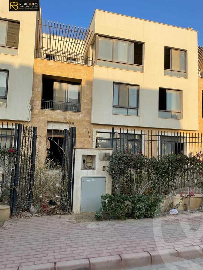 https://aqarmap.com.eg/ar/listing/3802487-for-sale-cairo-el-sheikh-zayed-city-compounds-kmbwnd-wyst-twn-swdyk