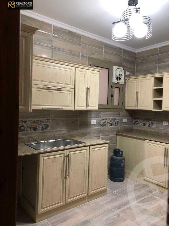 https://aqarmap.com.eg/ar/listing/3869760-for-sale-cairo-el-sheikh-zayed-city-el-hay-el-thaleth-ashaer-shr-32