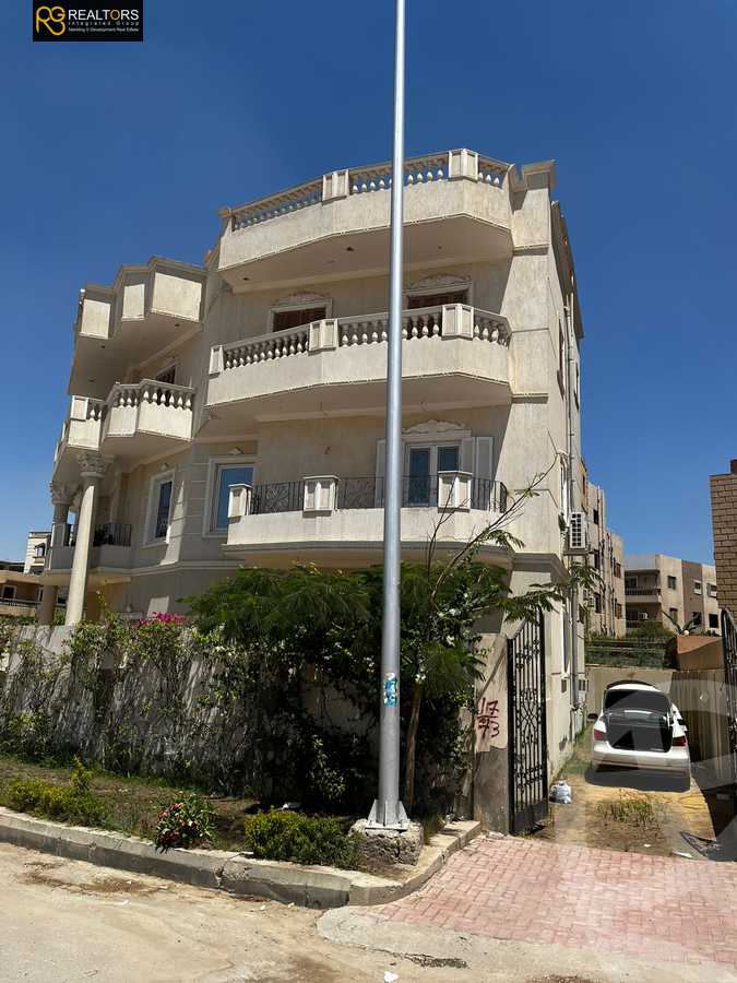 https://aqarmap.com.eg/ar/listing/3881827-for-sale-cairo-el-sheikh-zayed-city-el-hay-elasher-street-100