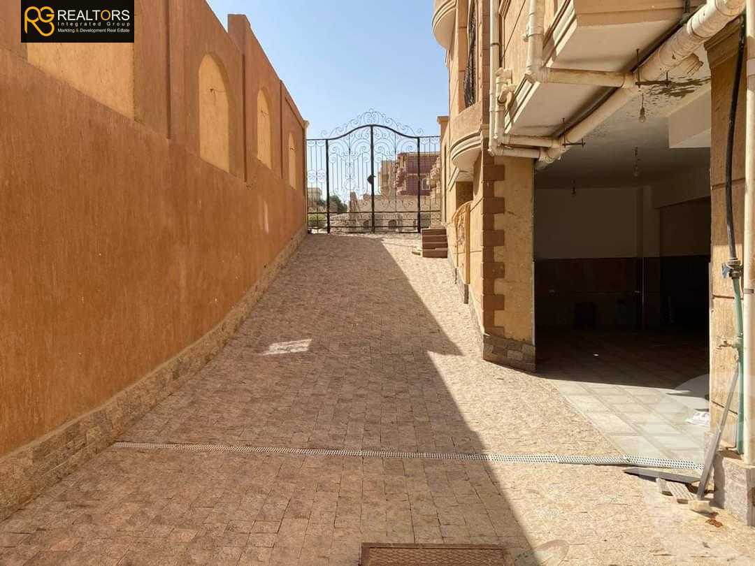 https://aqarmap.com.eg/ar/listing/3883329-for-sale-cairo-el-sheikh-zayed-city-el-hay-el-thaleth-ashaer-shr-35