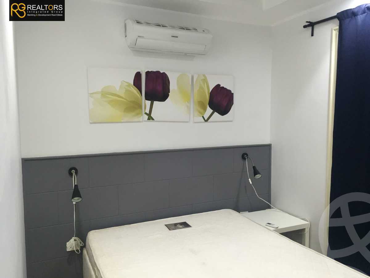 https://aqarmap.com.eg/ar/listing/3934941-for-sale-cairo-el-sheikh-zayed-city-compounds-in-sheikh-zayed-royal-meadows