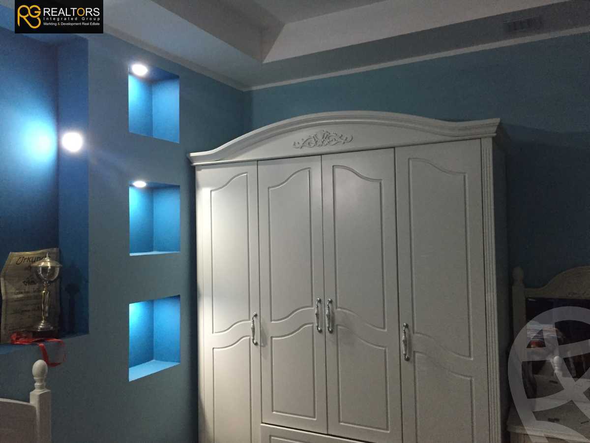 https://aqarmap.com.eg/ar/listing/3934941-for-sale-cairo-el-sheikh-zayed-city-compounds-in-sheikh-zayed-royal-meadows