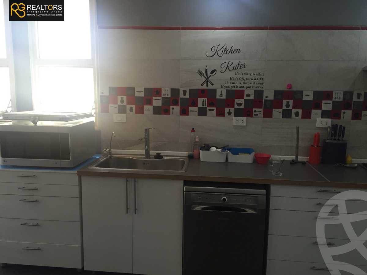 https://aqarmap.com.eg/ar/listing/3934941-for-sale-cairo-el-sheikh-zayed-city-compounds-in-sheikh-zayed-royal-meadows