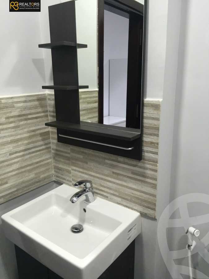 https://aqarmap.com.eg/ar/listing/3934941-for-sale-cairo-el-sheikh-zayed-city-compounds-in-sheikh-zayed-royal-meadows