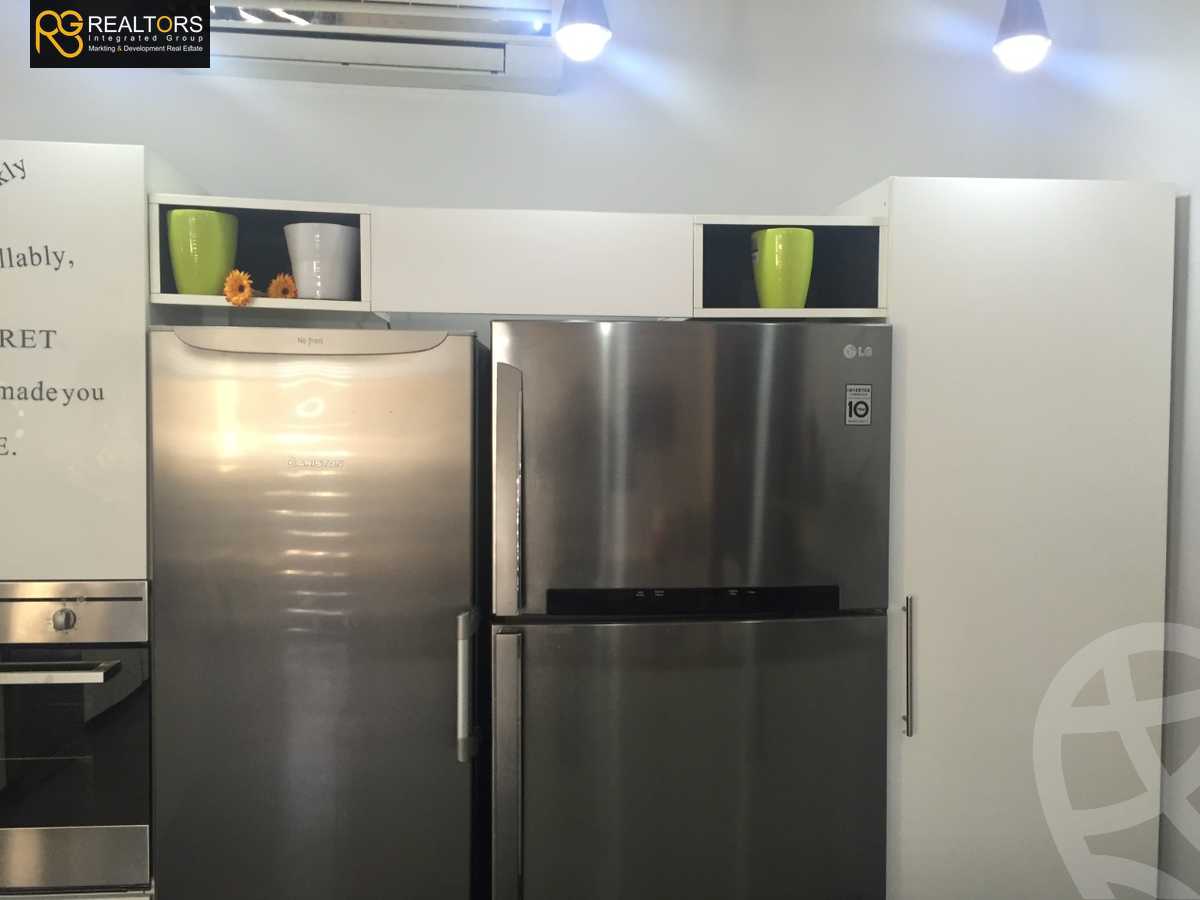 https://aqarmap.com.eg/ar/listing/3934941-for-sale-cairo-el-sheikh-zayed-city-compounds-in-sheikh-zayed-royal-meadows