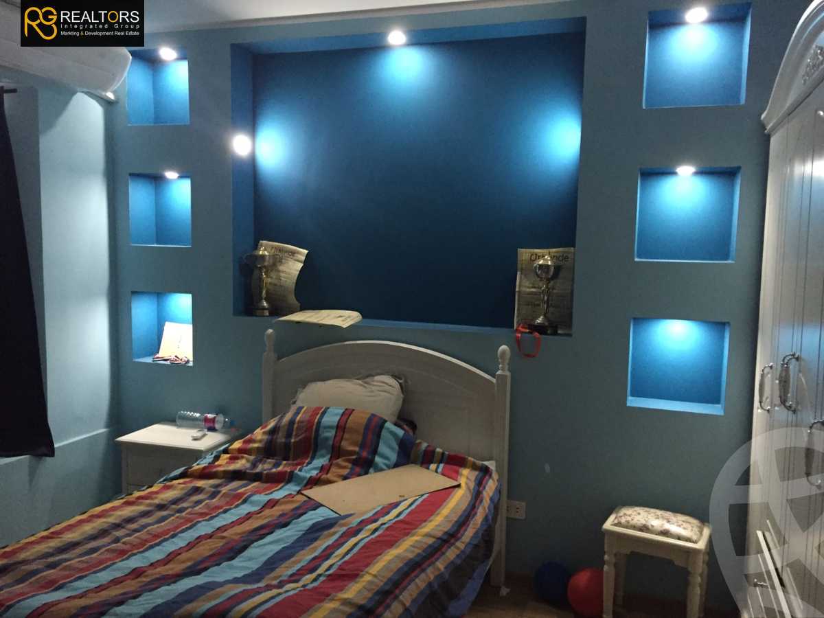 https://aqarmap.com.eg/ar/listing/3934941-for-sale-cairo-el-sheikh-zayed-city-compounds-in-sheikh-zayed-royal-meadows
