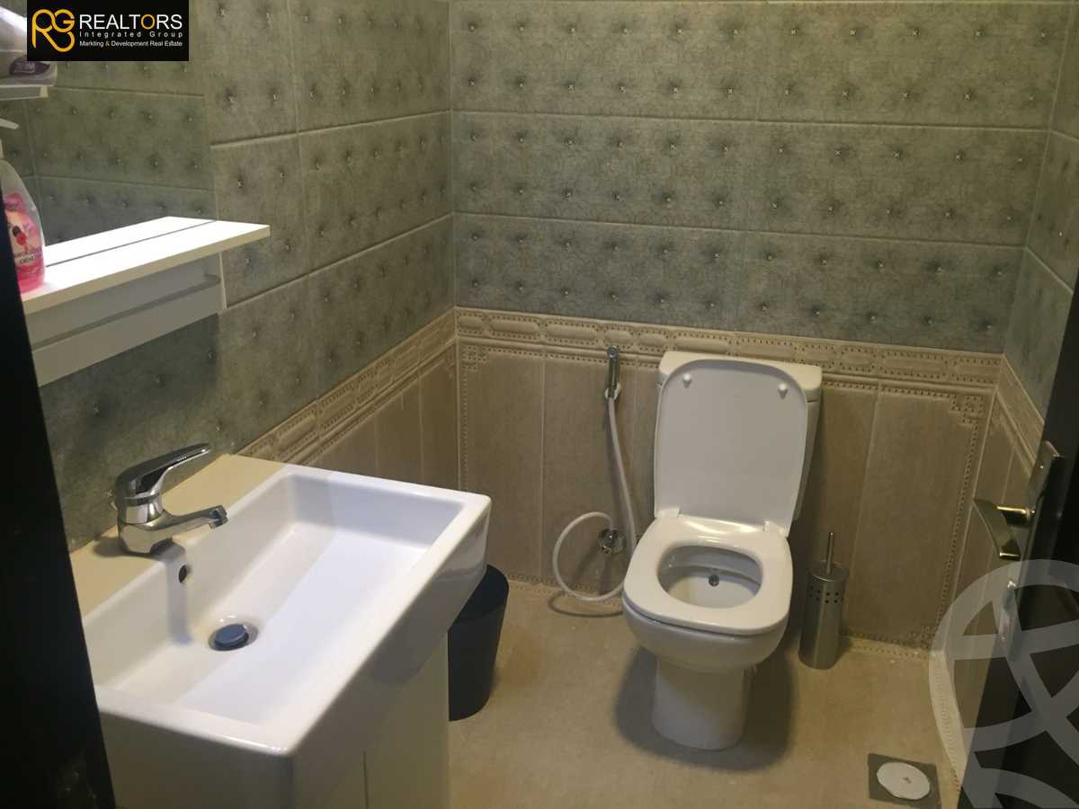 https://aqarmap.com.eg/ar/listing/3934941-for-sale-cairo-el-sheikh-zayed-city-compounds-in-sheikh-zayed-royal-meadows