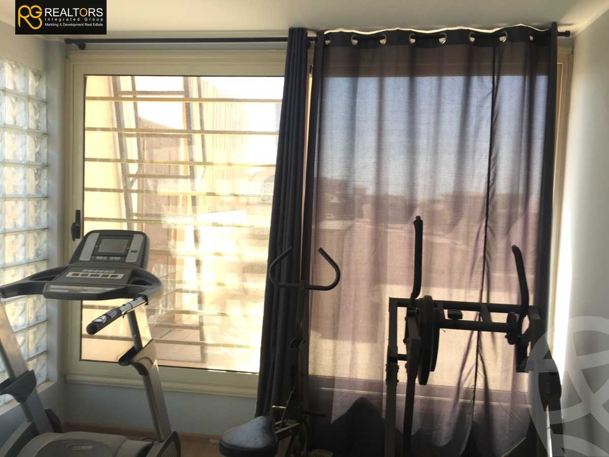 https://aqarmap.com.eg/ar/listing/3934941-for-sale-cairo-el-sheikh-zayed-city-compounds-in-sheikh-zayed-royal-meadows
