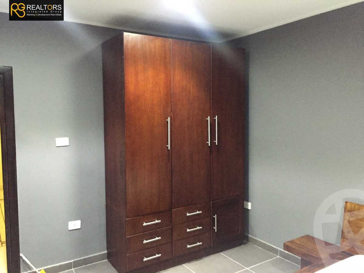 https://aqarmap.com.eg/ar/listing/3934941-for-sale-cairo-el-sheikh-zayed-city-compounds-in-sheikh-zayed-royal-meadows