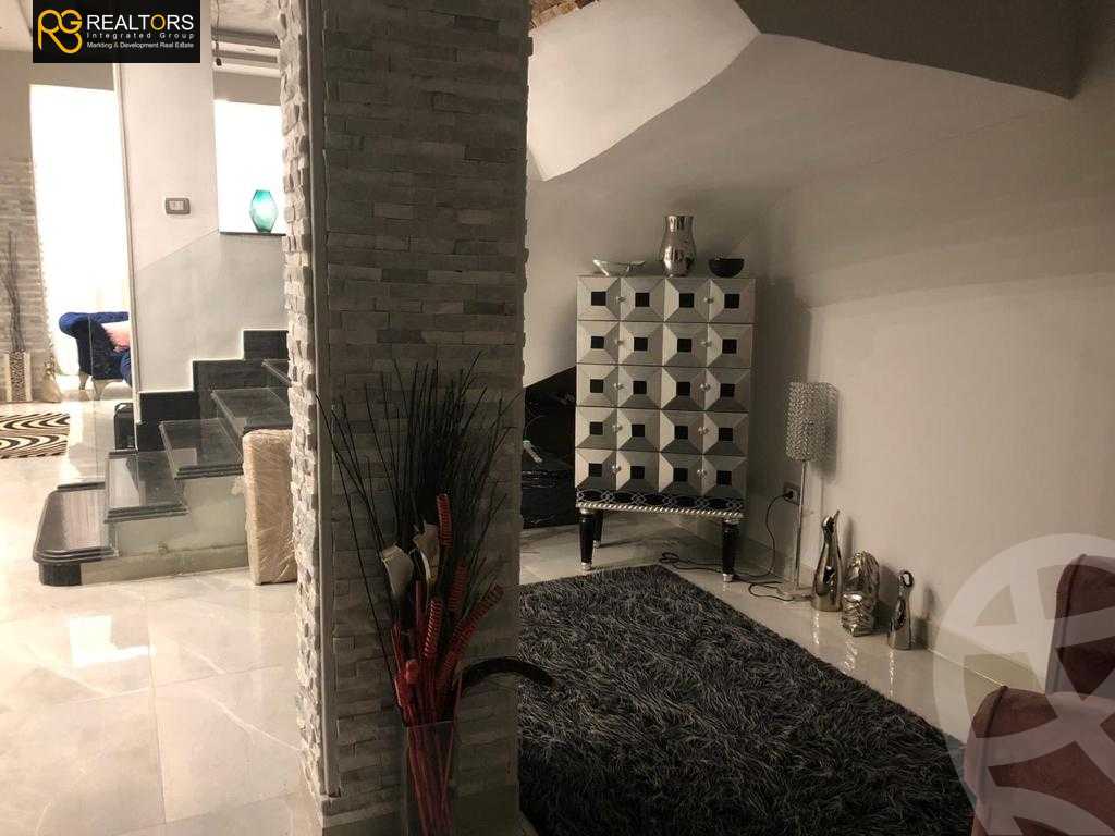 https://aqarmap.com.eg/ar/listing/3984224-for-sale-cairo-el-sheikh-zayed-city-compounds-in-sheikh-zayed-royal-meadows