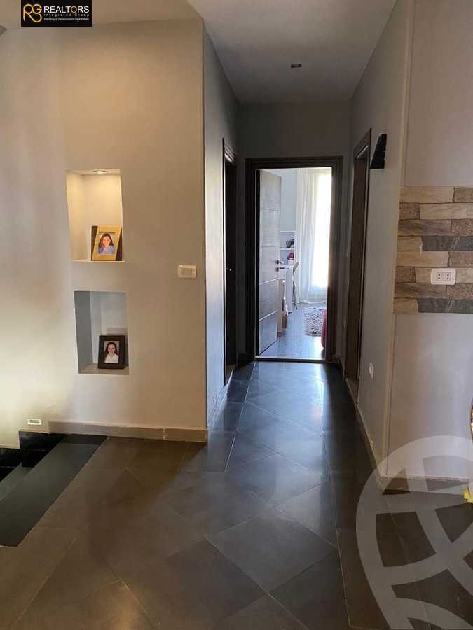 https://aqarmap.com.eg/ar/listing/3997780-for-sale-cairo-el-sheikh-zayed-city-compounds-in-sheikh-zayed-royal-meadows