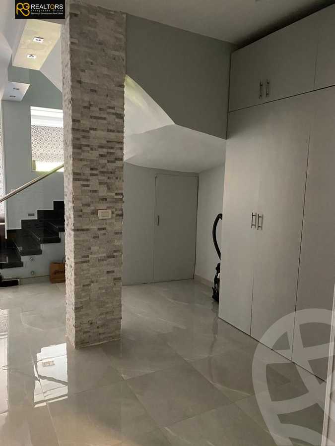 https://aqarmap.com.eg/ar/listing/3997780-for-sale-cairo-el-sheikh-zayed-city-compounds-in-sheikh-zayed-royal-meadows