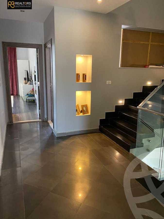 https://aqarmap.com.eg/ar/listing/3997780-for-sale-cairo-el-sheikh-zayed-city-compounds-in-sheikh-zayed-royal-meadows