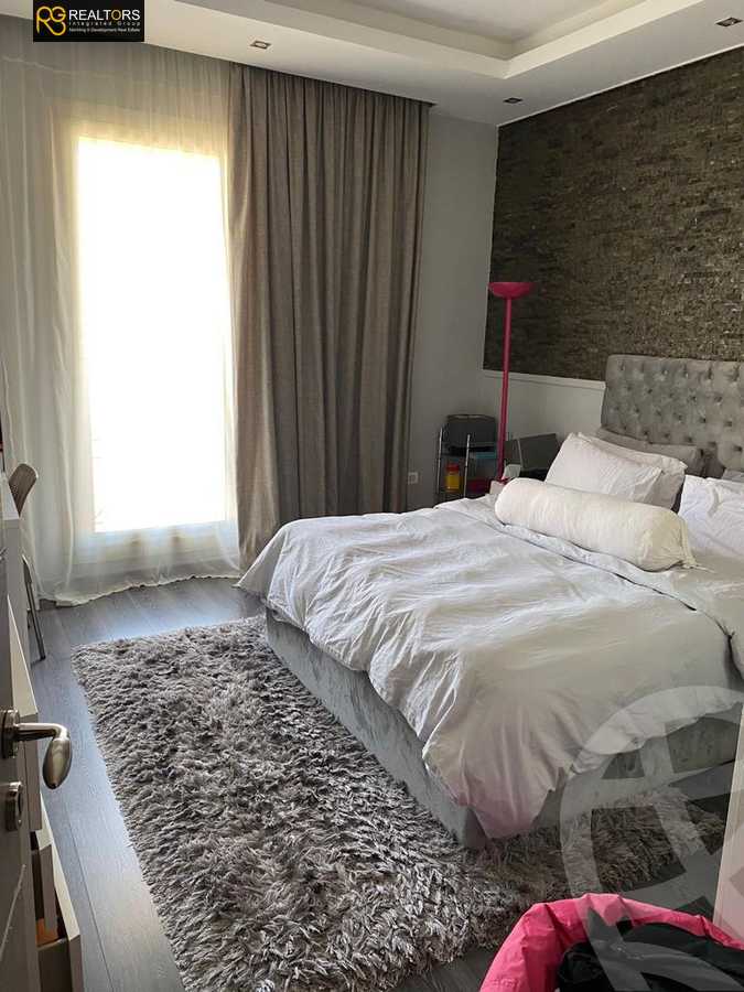 https://aqarmap.com.eg/ar/listing/3997780-for-sale-cairo-el-sheikh-zayed-city-compounds-in-sheikh-zayed-royal-meadows
