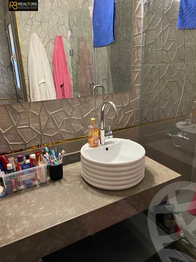 https://aqarmap.com.eg/ar/listing/3997780-for-sale-cairo-el-sheikh-zayed-city-compounds-in-sheikh-zayed-royal-meadows