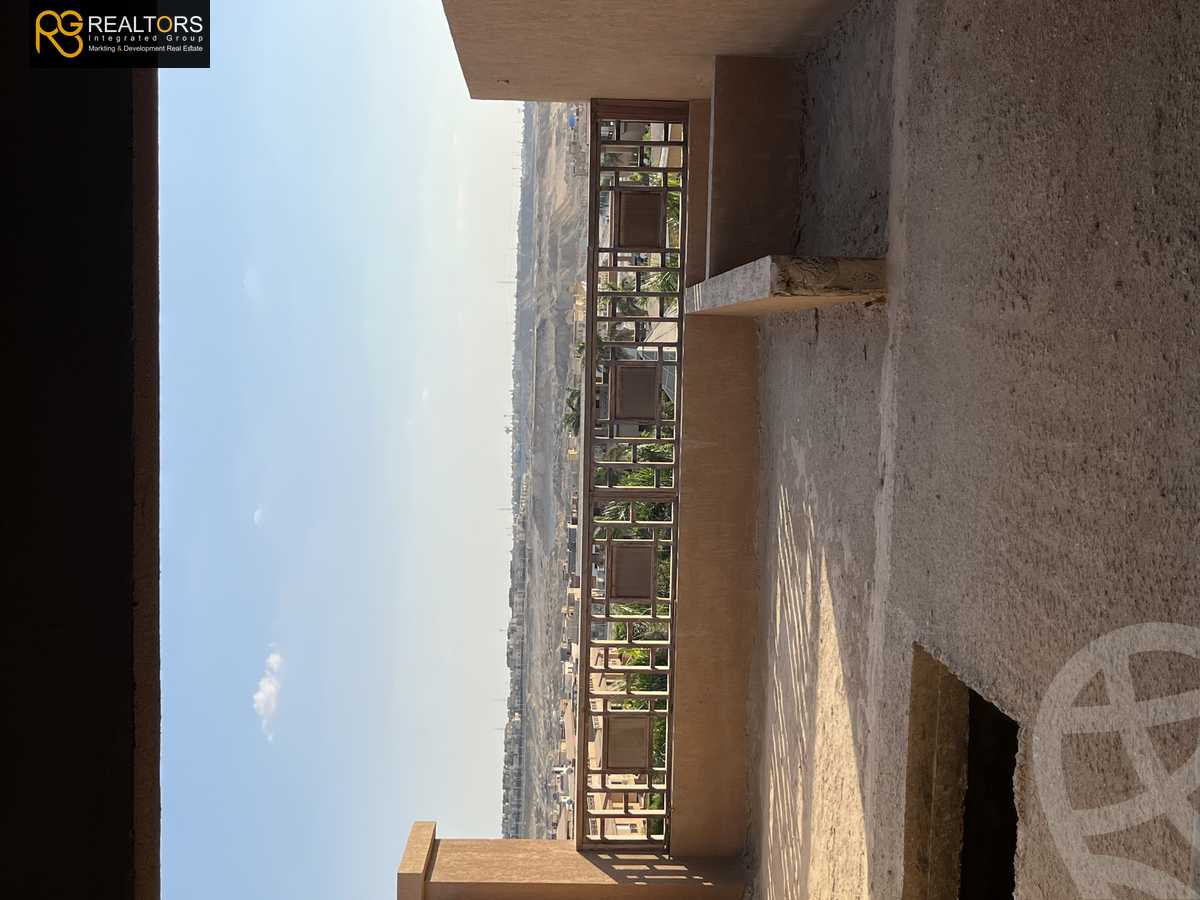 https://aqarmap.com.eg/ar/listing/4011834-for-sale-cairo-el-sheikh-zayed-city-compounds-in-sheikh-zayed-pyramids-walk
