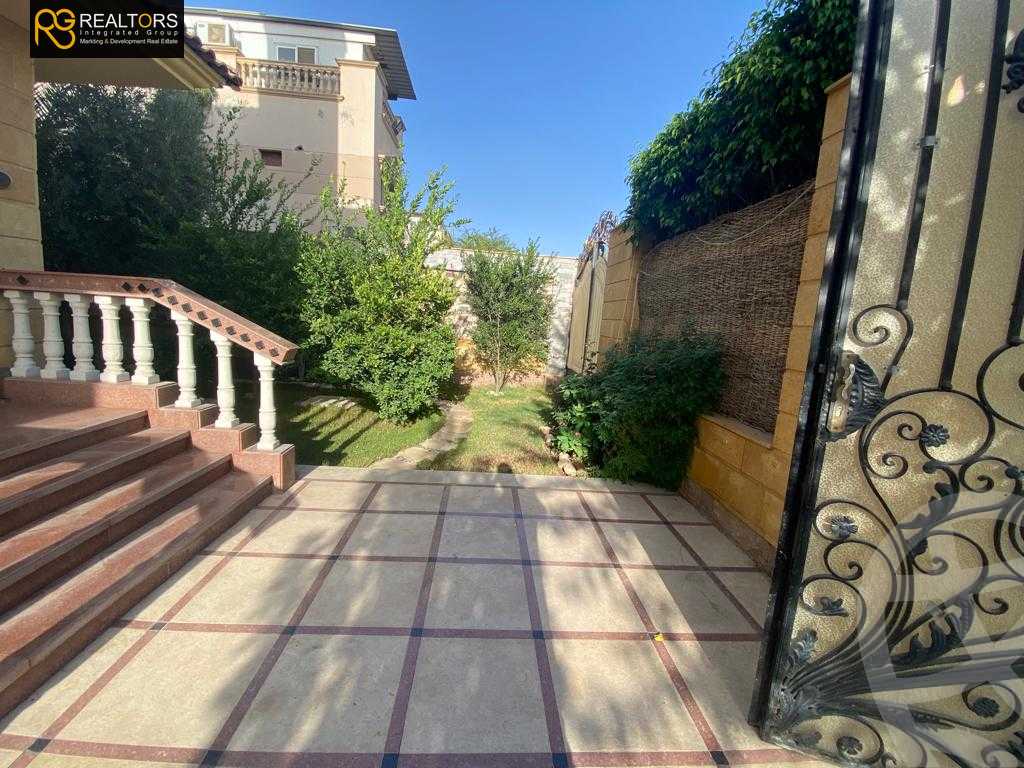 https://aqarmap.com.eg/ar/listing/4036771-for-sale-cairo-el-sheikh-zayed-city-compounds-in-sheikh-zayed-royal-city