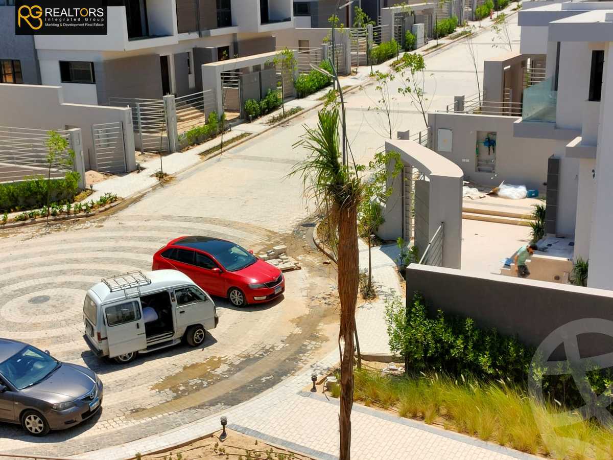 https://aqarmap.com.eg/en/listing/4036854-for-sale-cairo-el-sheikh-zayed-city-compounds-in-sheikh-zayed-el-patio-zahraa