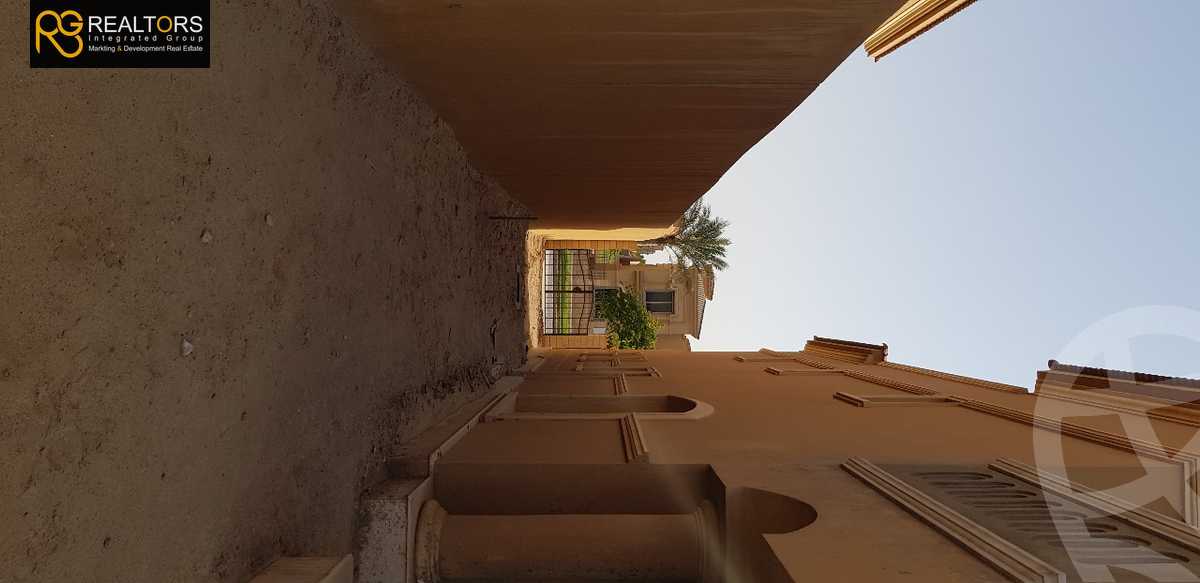 https://aqarmap.com.eg/en/listing/4038594-for-sale-cairo-el-sheikh-zayed-city-compounds-in-sheikh-zayed-royal-meadows