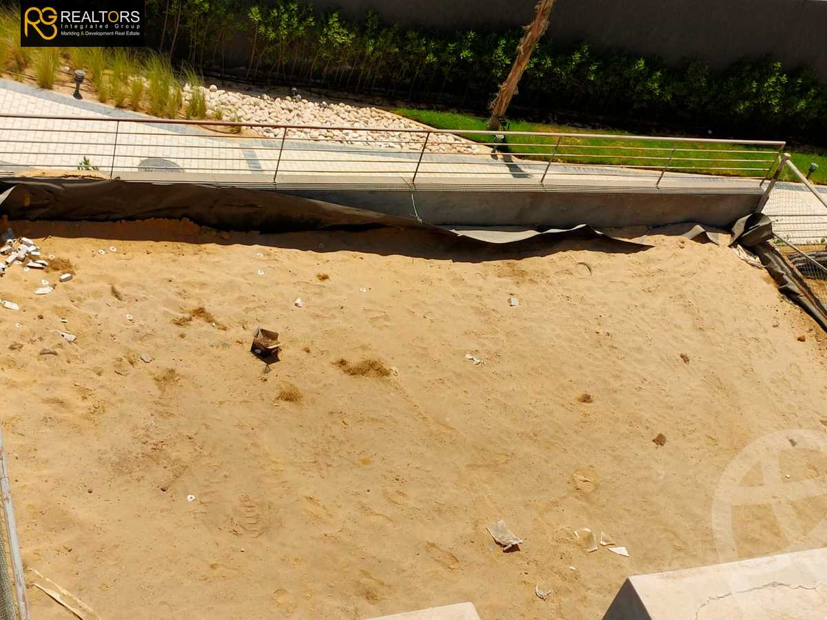 https://aqarmap.com.eg/en/listing/4049454-for-sale-cairo-el-sheikh-zayed-city-compounds-in-sheikh-zayed-el-patio-zahraa