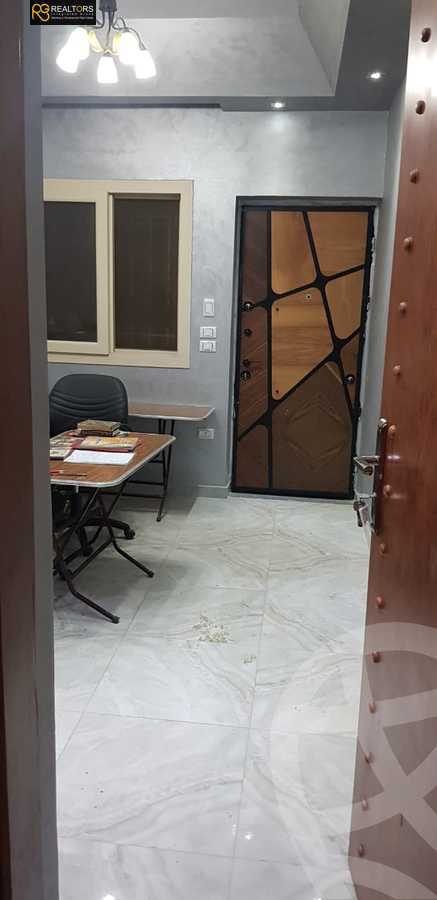 https://aqarmap.com.eg/ar/listing/4049638-for-sale-cairo-el-sheikh-zayed-city-compounds-in-sheikh-zayed-royal-city
