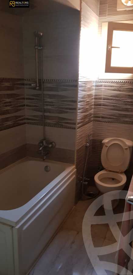 https://aqarmap.com.eg/ar/listing/4049638-for-sale-cairo-el-sheikh-zayed-city-compounds-in-sheikh-zayed-royal-city