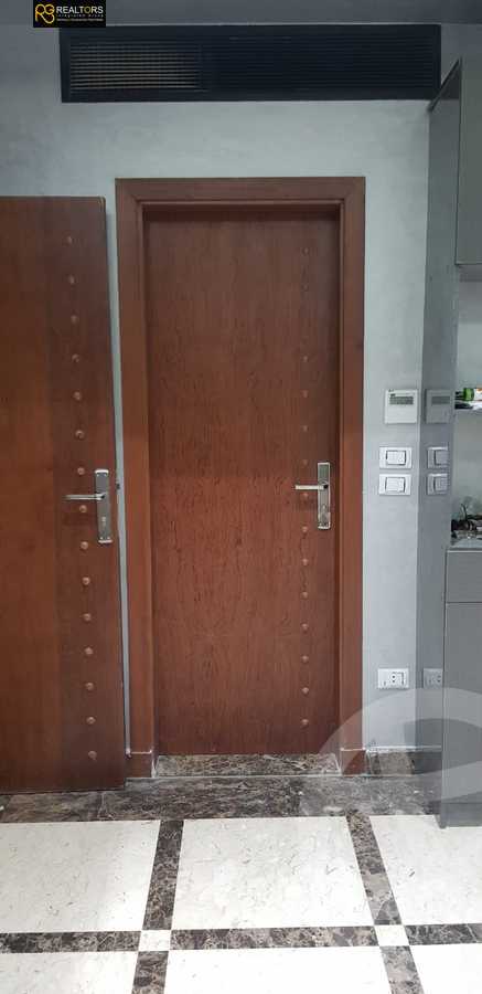 https://aqarmap.com.eg/ar/listing/4049638-for-sale-cairo-el-sheikh-zayed-city-compounds-in-sheikh-zayed-royal-city