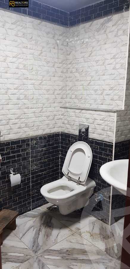 https://aqarmap.com.eg/ar/listing/4049638-for-sale-cairo-el-sheikh-zayed-city-compounds-in-sheikh-zayed-royal-city