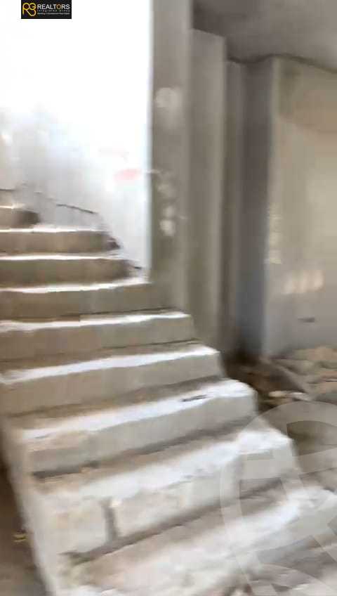 https://aqarmap.com.eg/ar/listing/4051474-for-sale-cairo-el-sheikh-zayed-city-compounds-in-sheikh-zayed-royal-city