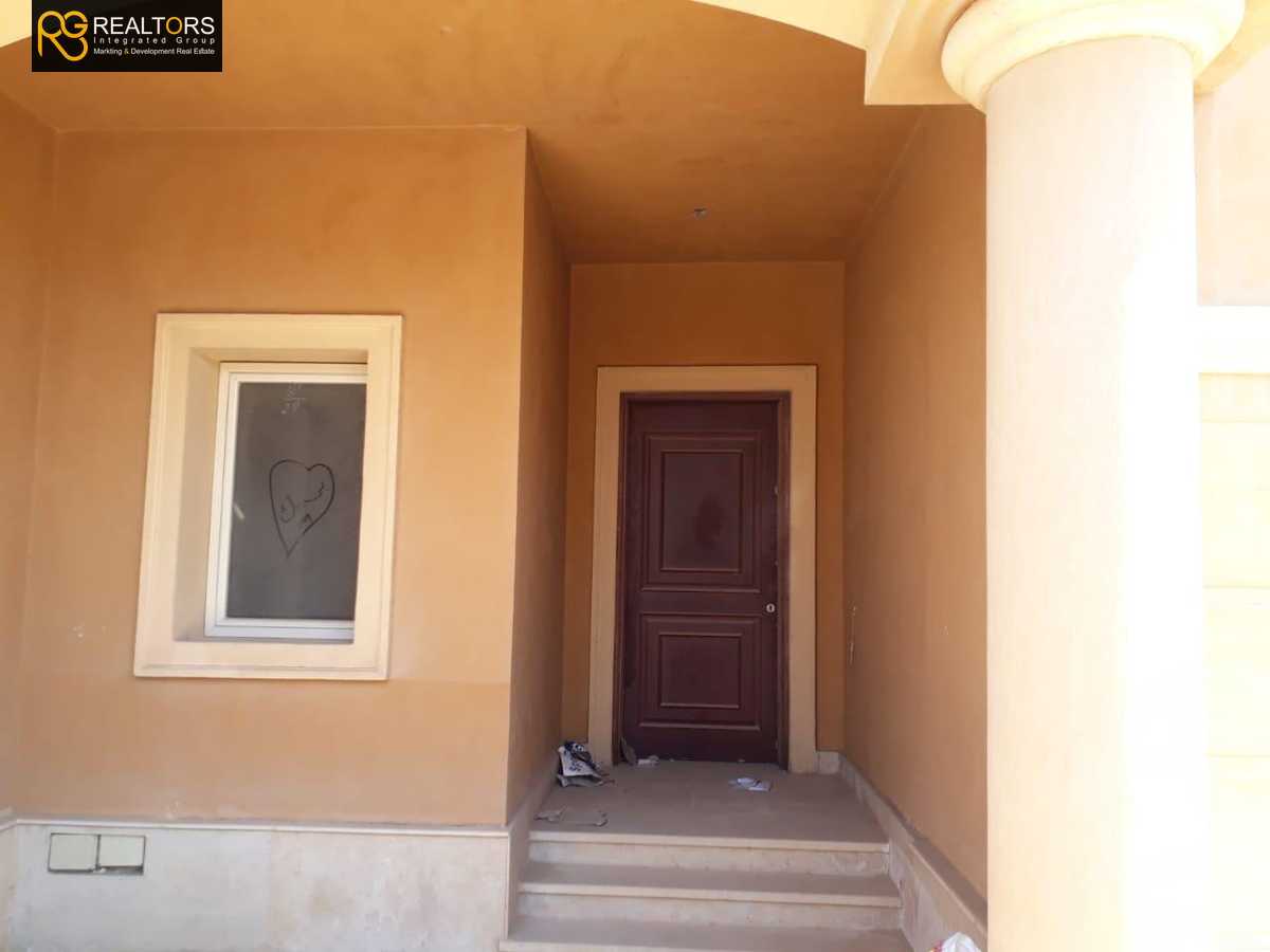 https://aqarmap.com.eg/en/listing/4056555-for-sale-cairo-el-sheikh-zayed-city-compounds-in-sheikh-zayed-royal-meadows