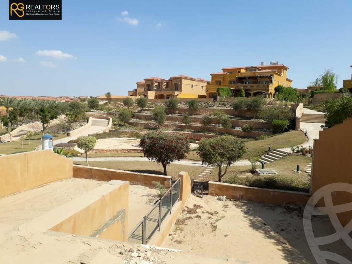 https://aqarmap.com.eg/en/listing/4056555-for-sale-cairo-el-sheikh-zayed-city-compounds-in-sheikh-zayed-royal-meadows