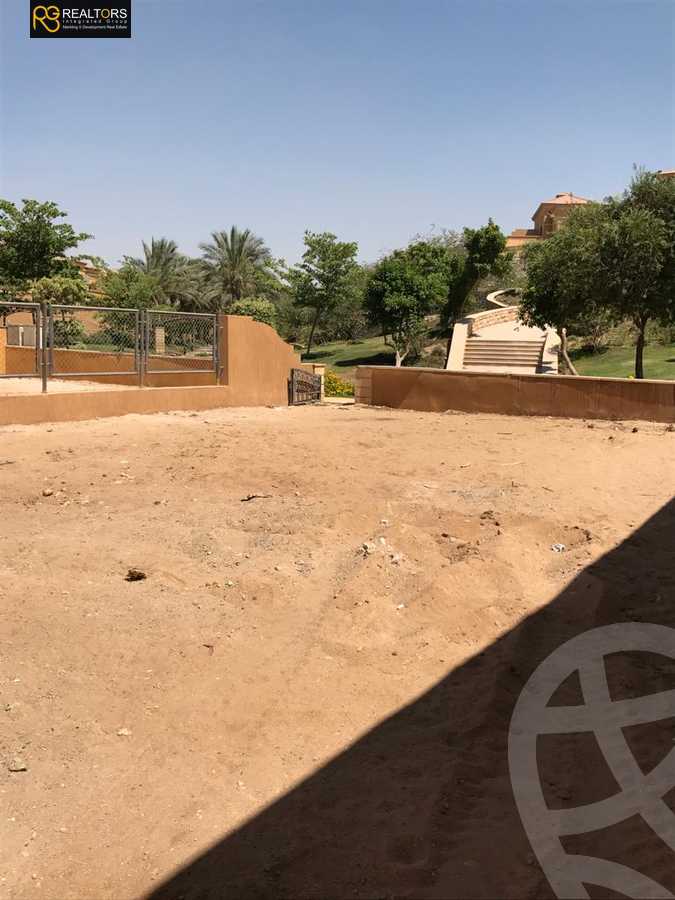https://aqarmap.com.eg/en/listing/4069125-for-sale-cairo-el-sheikh-zayed-city-compounds-in-sheikh-zayed-royal-meadows